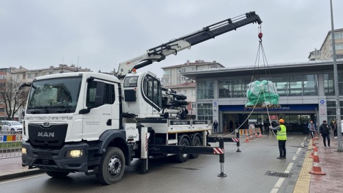 Maltepe Metro İstasyonları Çevresi Vinç Kiralama